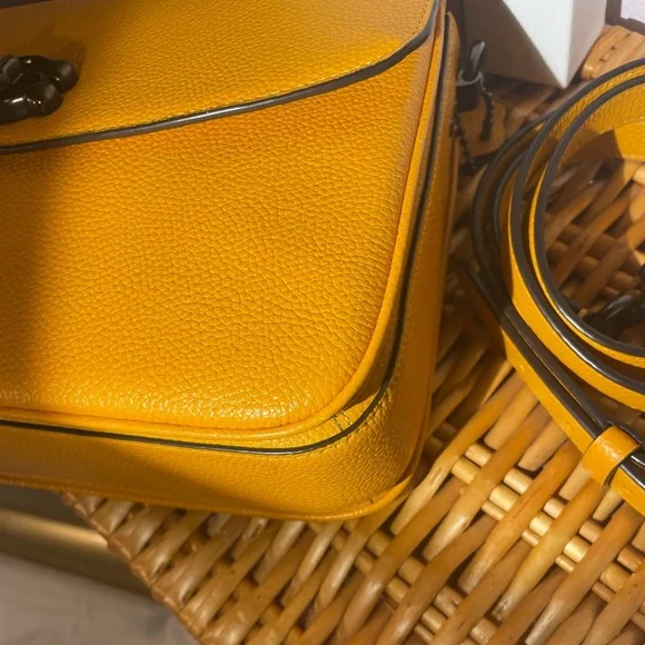 💓SOLD💓Coach Pollen Cassie - Rare  🦄 💛 - Picture 16 of 16